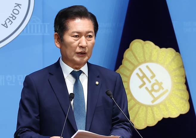 정청래 더불어민주당 의원이 15일 오후 서울 여의도 국회 소통관에서 당대표 출마 선언 기자회견을 하고 있다. 2025.6.15/뉴스1