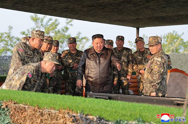 North Korean leader Kim Jong-un watches a firing contest among artillery subunits of large combined units of the Korean People's Army at an unspecified location on May 29, 2025, in this photo released by the North's official Korean Central News Agency the next day. (Yonhap)