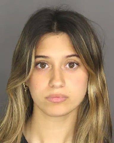 3개월 간 14세 소년에게 자신의 누드 사진을 지속적으로 전송한 여성 교직원 아나마리아 밀라조. 셰먼 카운티 보안관실, 뉴시스