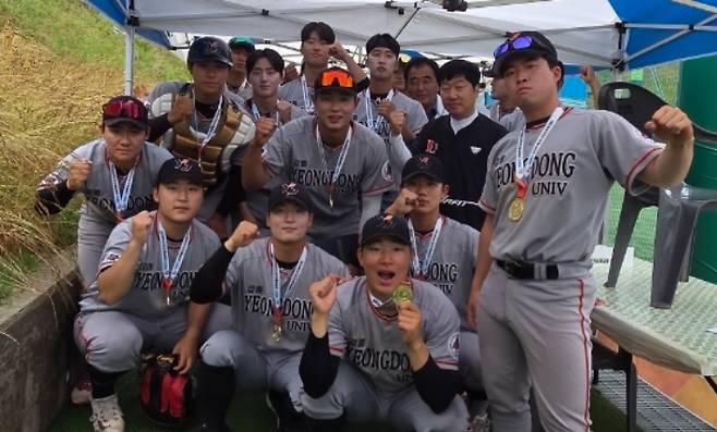 제60회 강원특별자치도민체육대회 야구 일반부에서 우승을 차지한 강릉영동대 야구부. 강릉영동대 제공