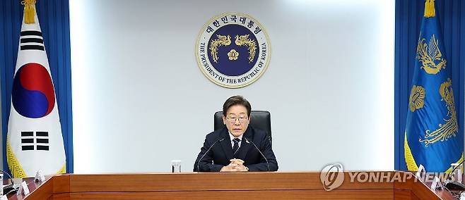 (서울=연합뉴스) 한상균 기자 = 이재명 대통령이 23일 용산 대통령실에서 제1차 수석보좌관회의를 주재하고 있다. 2025.6.23 xyz@yna.co.kr 연합뉴스