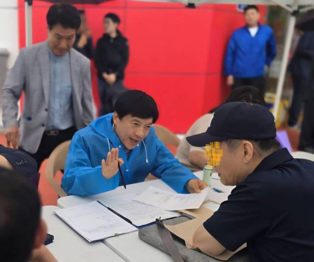 ▲ 전북 출신의 더불어민주당 이성윤 의원(전주시을)이 대선 이후 시민과의 소통 통로인 '경청투어 열차'를 새롭게 재출발시키고 시민들의 의견을 끝까지 챙길 뜻을 피력했다. ⓒ이성윤 의원 페이스북