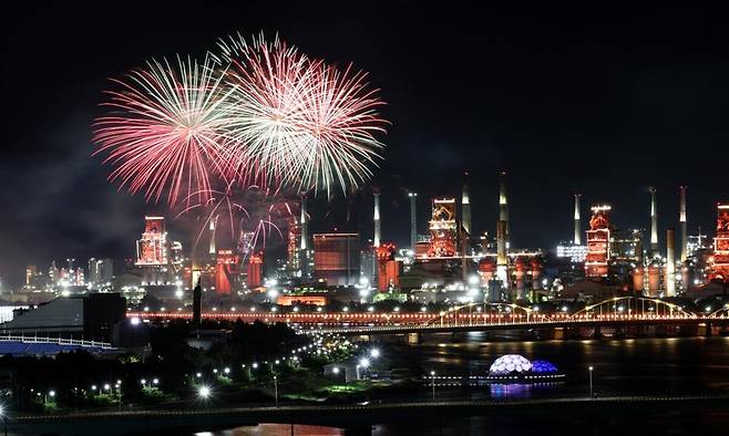 20일 열린 ‘데일리 불꽃쇼’. 포항시 제공