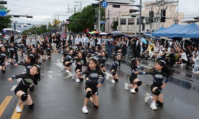 포항불빛축제 거리 퍼레이드.