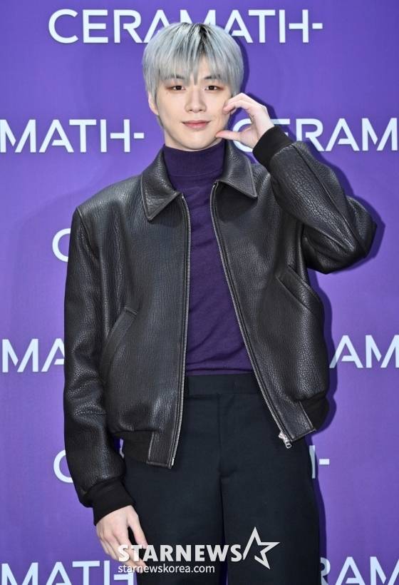 (서울=뉴스1) 김진환 기자 = 가수 강다니엘이 22일 오후 서울 강남구 압구정 세라매스(CERAMATH) 플래그십 스토어에서 열린 론칭 기념 행사에 참석해 포즈를 취하고 있다. (공동취재) 2024.11.22/뉴스1 Copyright (C) 뉴스1. All rights reserved. 무단 전재 및 재배포, AI학습 이용 금지. /사진=(서울=뉴스1) 김진환 기자