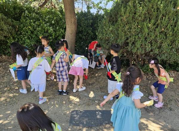 ▲ 천안청수초등학교병설유치원(오솔길 한바퀴 줍깅)