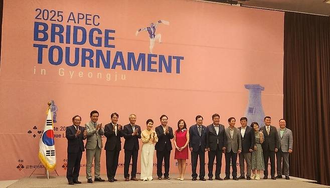 김철욱 울산시체육회장(대한체육회 부회장)이 23일 경주 라한 셀렉트 경주 호텔에서 열린 'APEC 2025 Korea Bridge Tournament(APEC 2025 코리아 브리지 토너먼트)' 개회식에 참석해 대회 참가자들을 격려했다.