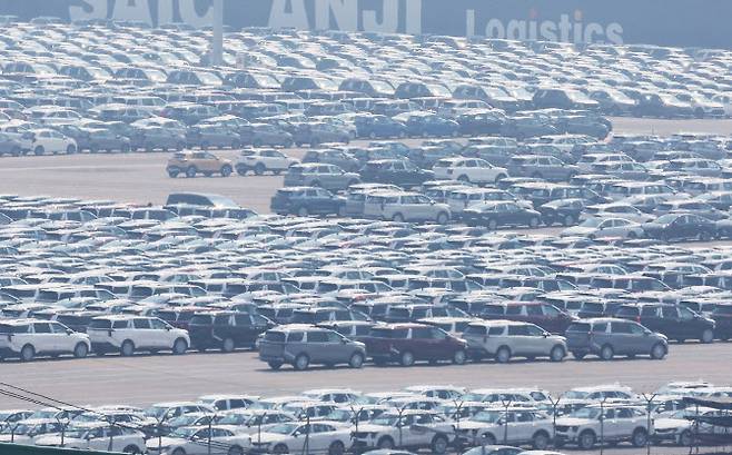 경기도 평택항에 세워진 수출용 자동차. (사진=연합뉴스)