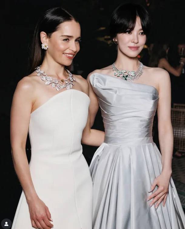 에밀리아 클라크와 송혜교. 사진 | 에밀리아 클라크 SNS