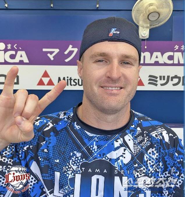 세이부 외국인 타자 네빈은 4월 말부터 4번 타자로 존재감을 보여주고 있다. 그는 5월에 4홈런-17타점을 기록하고 월간 MVP에 올랐다. 사진캡처=세이부 라이온즈 SNS