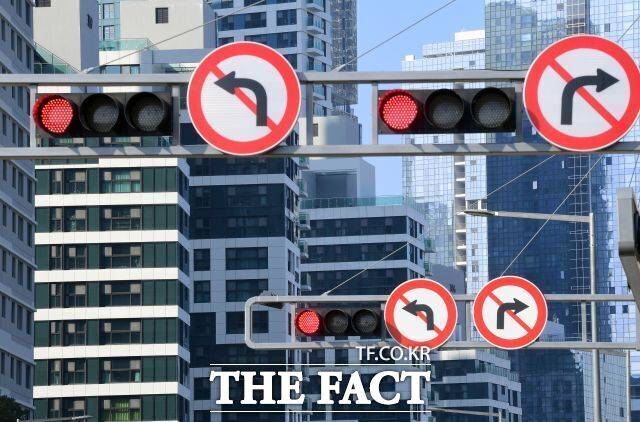 서울을 중심으로 부동산시장 과열 조짐이 보이는 가운데 DSR 3단계 시행을 앞둔 '막차 수요'까지 겹치며 가계대출은 빠른 속도로 증가 폭을 키우고 있다. /임영무 기자