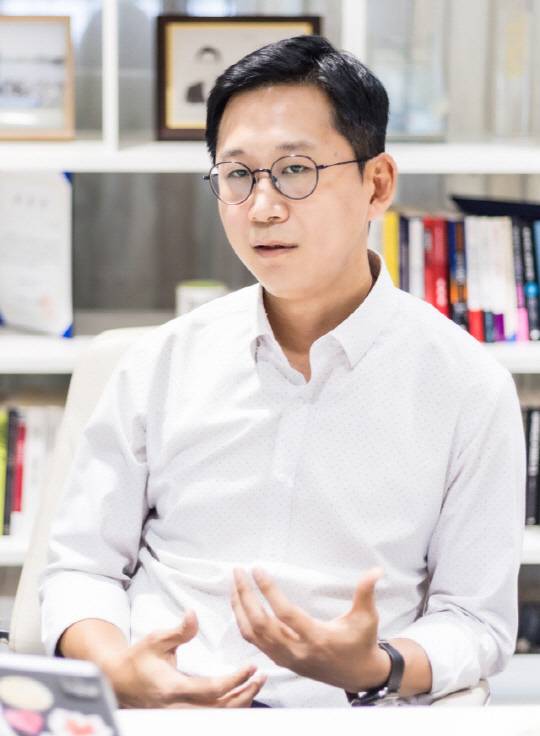 배경훈 과기정통부 장관 후보자가 2023년 LG AI연구원장으로서 디지털타임스와 인터뷰하고 있다. 박동욱기자 fufus@