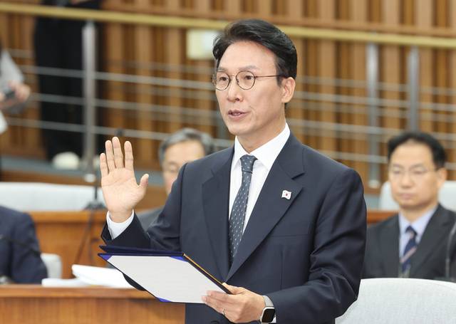 ▲ 김민석 국무총리 후보자가 24일 서울 국회에서 열린 인사청문회에서 선서하고 있다. 연합뉴스