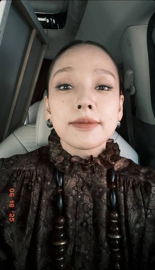 가수 이효리가 또 한 번 ‘첫 등장’의 새로운 공식을 완성했다. 사진=이효리 SNS