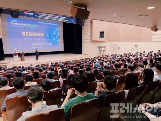 ▲24일 장안대학교에서 경기도교육청의 ‘경기 미래형 직업교육 모델학교 및 선도지구 전환 설명회’가 진행 중이다. ⓒ경기도교육청