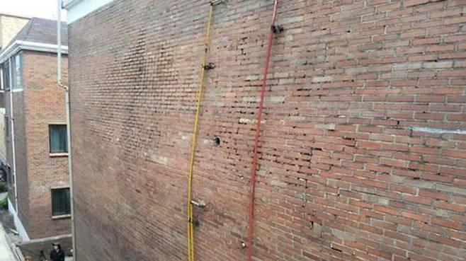 지난달 21일 당시 부푼 외벽