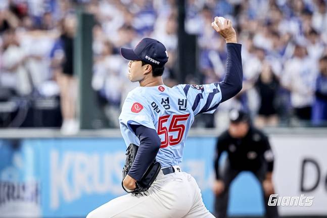 롯데 윤성빈이 22일 사직 삼성전에서 투구하고 있다. /사진=롯데 자이언츠 제공