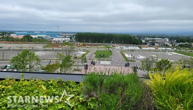 에스콘필드 인근의 JR 전철역 공사 현장 모습. /사진=필자 제공