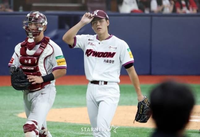 김윤하(오른쪽). /사진=강영조 선임기자