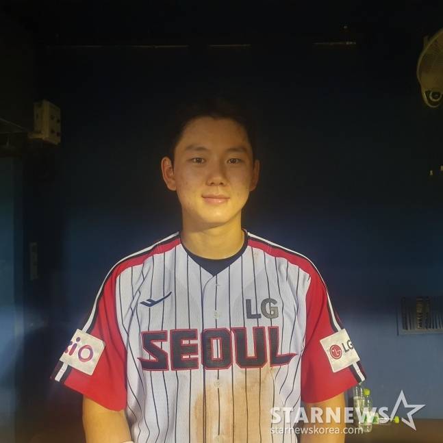 LG 이주헌이 22일 잠실 두산전을 승리로 이끈 후 스타뉴스와 인터뷰에 응하고 있다. /사진=김동윤 기자