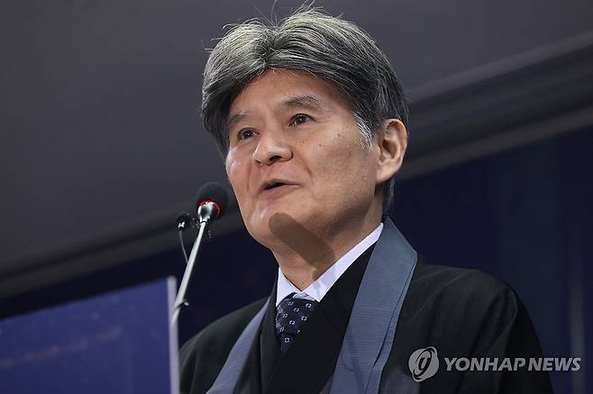 인사말하는 사토 다카오 주지 (서울=연합뉴스) 강민지 기자 = 24일 서울 종로구 국립고궁박물관에서 열린 '조선 왕실 사당 관월당, 100년 만에 일본에서 귀환' 언론공개회에서 '관월당' 소장자인 사토 다카오 고덕원 주지가 인사말을 하고 있다. 2025.6.24 mjkang@yna.co.kr