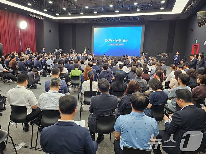 이재명 대통령이 25일 광주 동구 국립아시아문화전당(ACC)에서 '호남의 마음을 듣다' 타운홀 미팅을 개최하고 있다. 2025.6.25/뉴스1 ⓒ News1 이수민 기자