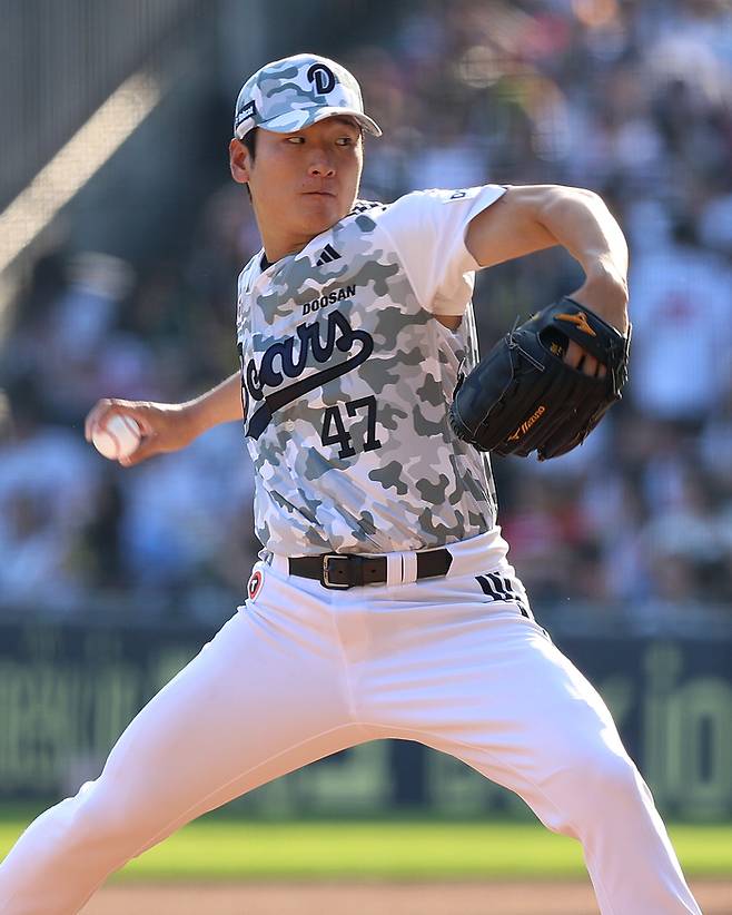 두산 곽빈이 3일 서울 잠실구장에서 열린 2025 KBO리그 정규시즌 KIA전서 역투하고 있다. 사진 | 두산 베어스