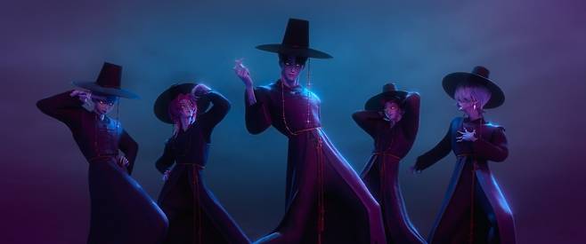 저승사자 보이그룹 ‘사자 보이즈’는 갓을 쓰고 검은 도포를 휘날리며 마성의 매력으로 팬들을 홀린다. /넷플릭스