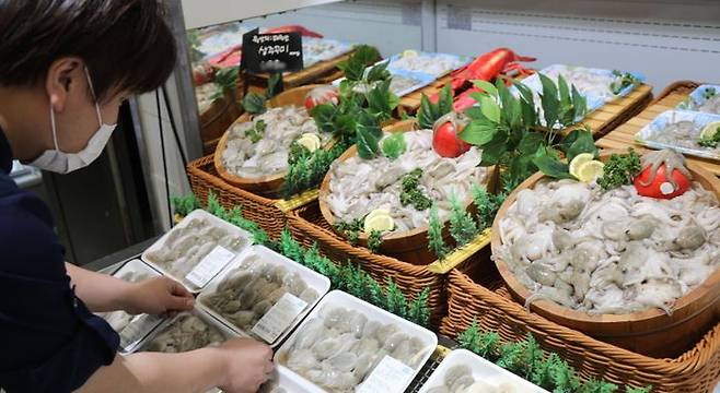 이마트 생주꾸미 매대.ⓒ이마트