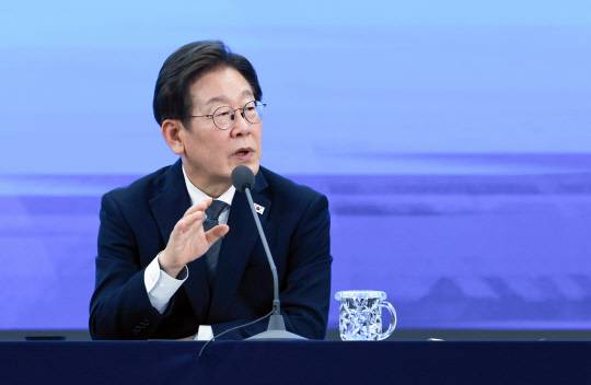 이재명 대통령이 25일 광주광역시 국립아시아문화전당에서 열린 '광주시민·전남도민 타운홀미팅'에 참석해 발언하고 있다. 연합뉴스