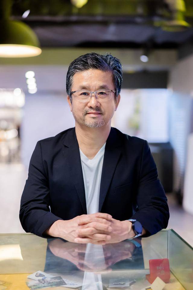 윤순환 굿프로덕션 대표는 한국일보 기자로 일하다 드라마 제작자로 변신해 '미스 마' 등을 만들었다. '바다호랑이'는 윤 대표의 첫 영화다. 영화로운 형제 제공