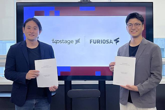백준호 퓨리오사AI 대표(좌측)와 이활석 업스테이지 CTO(우측) / 출처=업스테이지