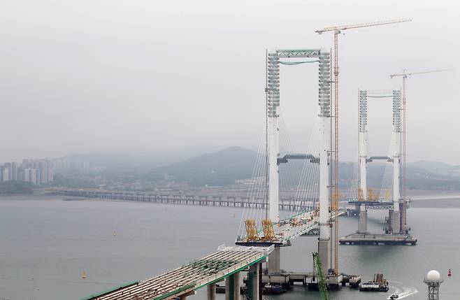 높이 180m인 인천 중구~서구를 잇는 제3연륙교 전망대가 ‘세계 최고 높이 해상 교량 전망대’로 기네스에 도전한다. 인천경제자유구역청 제공