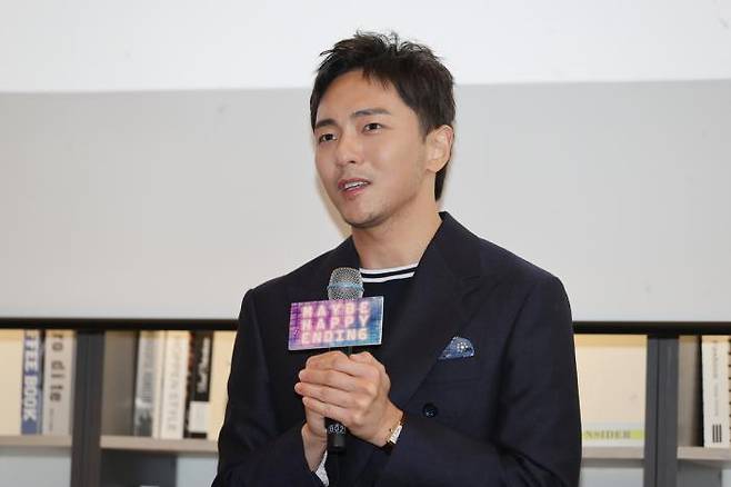Tony Award-winning playwright Park Chun-hue, whose musical “Maybe Happy Ending” won six Tonys, speaks during a press conference held at Community House Masil in Jung-gu, Seoul, on June 24. / Yonhap News