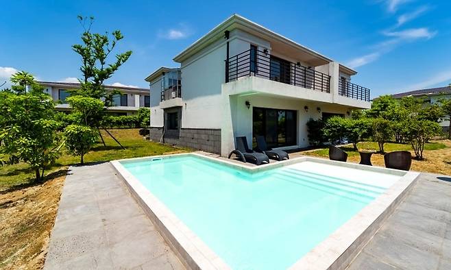 로얄 프라이빗 풀 객실 / 사진=기린빌라리조트