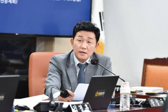 질의하는 황철규 서울시의원