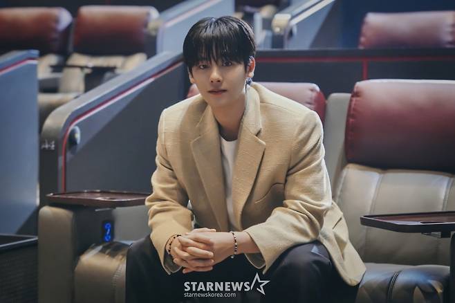 웨이브 오리지널 시리즈 '원(ONE) : 하이스쿨 히어로즈'의 배우 이정하가 11일 진행된 라운드 인터뷰를 위해 포즈를 취하고 있다. /사진제공=웨이브 2025.06.11 /사진=이동훈 photoguy@