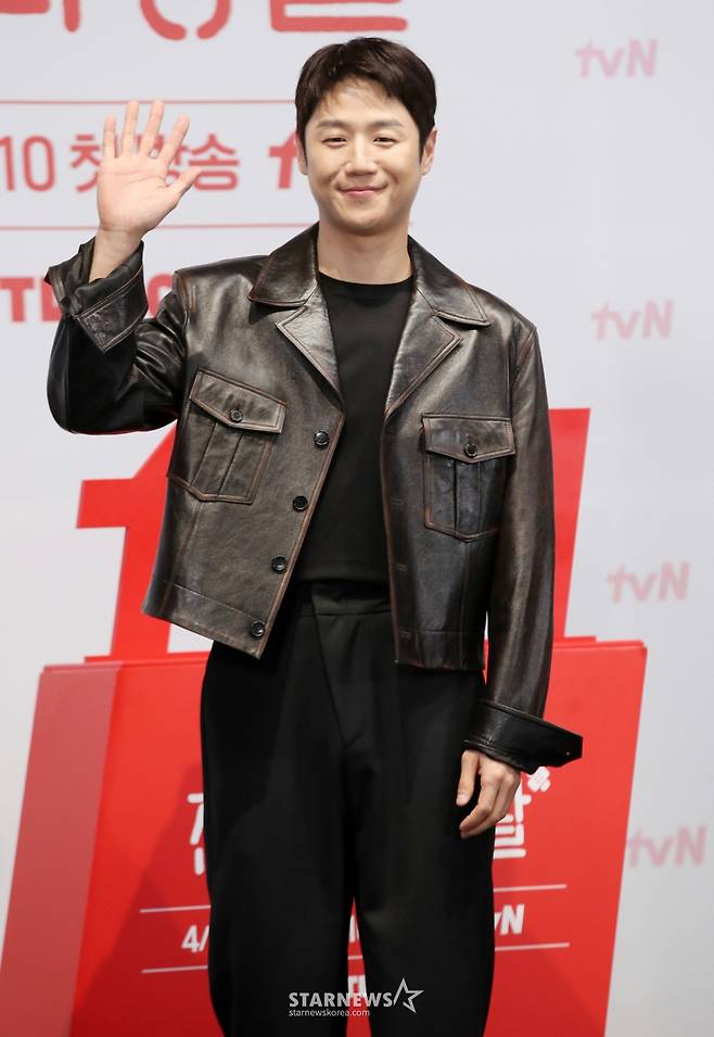 배우 정준원이 10일 오후 서울 구로구 라마다신도림에서 열린 tvN 새 토일드라마 '언젠가는 슬기로울 전공의생활' 제작발표회에서 포즈를 취하고 있다. /2025.04.10 /사진=김휘선 hwijpg@