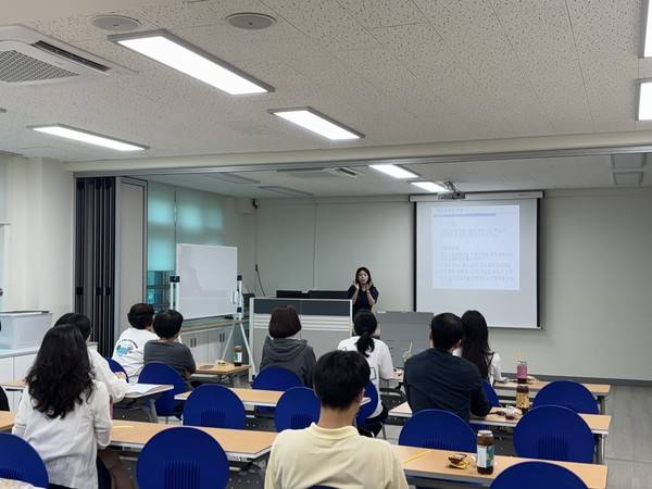 지난 25일 인천동부교육지원청 회의실에서 진행된 장애학생 행동중재지원단 역량강화 1차 연수. <인천시교육청 제공>