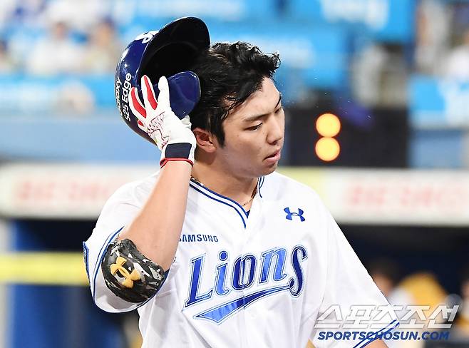 19일 대구 라이온즈파크에서 열린 두산-삼성전. 9회말 1사 만루 김영웅이 내야 플라이로 아웃된 후 아쉬워하고 있다. 대구=정재근 기자 cjg@sportschosun.com/2025.6.19/
