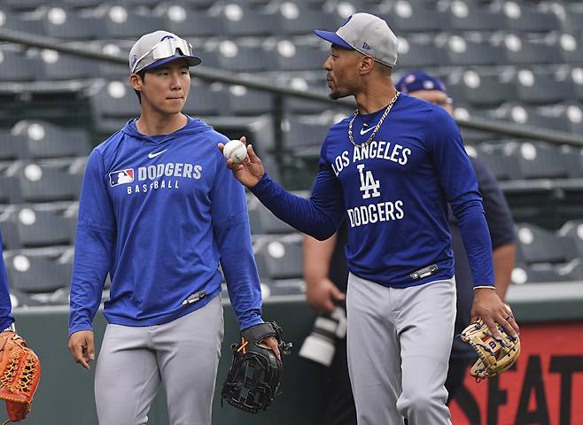 김혜성과 무키 베츠. AP연합뉴스