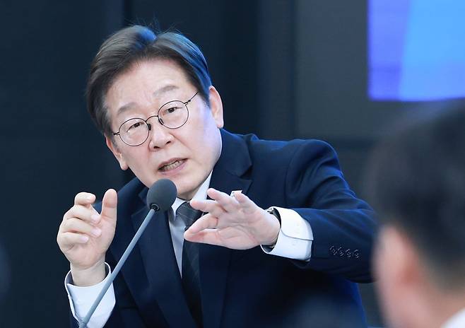 이재명 대통령이 25일 광주 국립아시아문화전당에서 열린 광주시민, 전남도민과 타운홀미팅에서 발언하고 있다./뉴시스