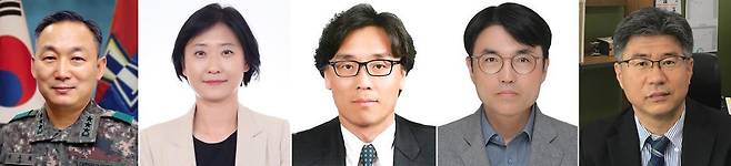 왼쪽부터 이두희 전 사령관, 이스란 실장, 금한승 원장, 권창준 실장, 남동일 위원. 대통령실 제공