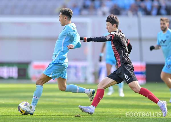 요시노(왼쪽, 대구FC), 기성용(오른쪽, FC서울). 서형권 기자