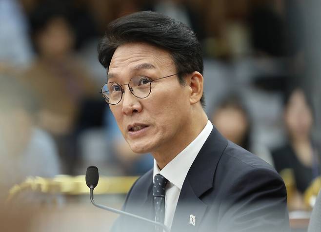 김민석 국무총리 후보자가 24일 서울 여의도 국회에서 열린 인사청문회에서 의원질의에 답변하고 있다. 연합뉴스