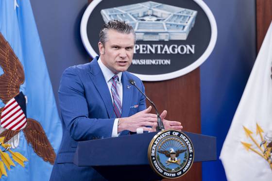 피트 헤그세스 미국 국방부 장관이 26일(현지시간) 국방부 청사에서 열린 기자회견에서 발언하고 있다. AP=연합뉴스
