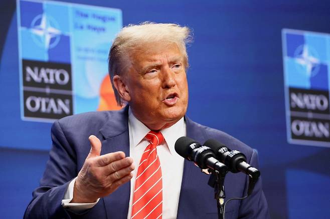 도널드 트럼프 미국 대통령이 25일(현지시간) 나토 정상회의 기자회견에서 발언하고 있다. /로이터연합뉴스