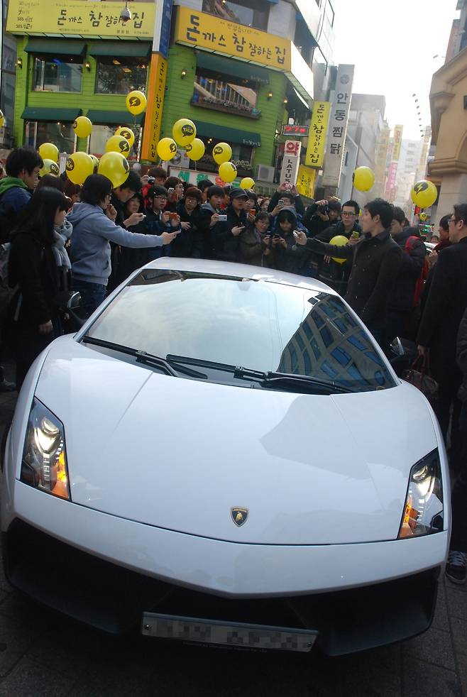 In November 2011, Kakao hosted a street event to promote its "Super Fast Bull Project," aimed at improving server speed during a surge in KakaoTalk users. A Lamborghini, symbolizing speed, was featured after the project’s name playfully caught public attention. (Kakao Corp Blog)