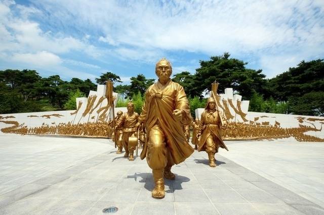 전라북도 정읍시에 만들어진 동학농민혁명 조형물. 정읍시청 홈페이지