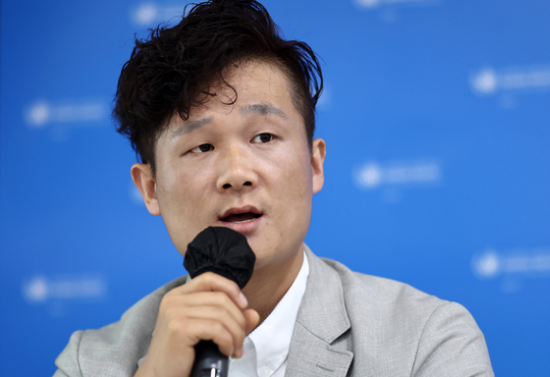 25일 서울글로벌센터에서 열린 ‘유엔 북한인권서울사무소, 피해자 및 증인이 바라보는 지난 10년 간의 조선민주주의인민공화국 내 인권 상황’ 공개세션에서 북한 이탈주민이 발언하고 있다. (사진=연합뉴스)